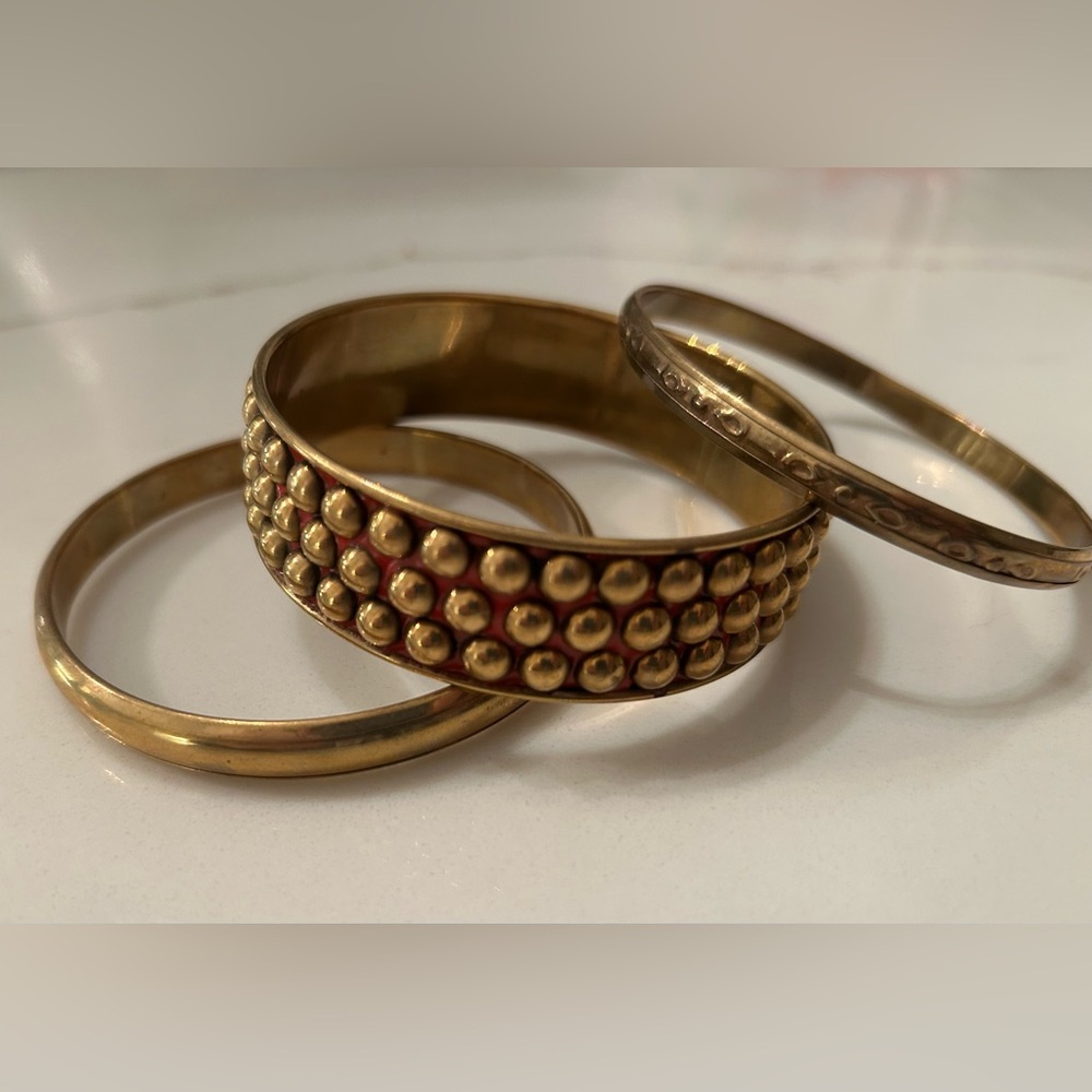 Vintage Brass Bangle Bracelet set 3 widest one‎ Has Red & Hobnail